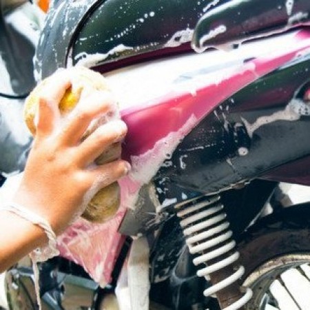 Cuci Motor Jati Bening: Sentuhan Profesional untuk Motor Cilacap yang Bersih dan Mengkilap